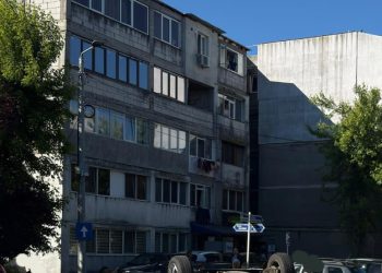 Accident rutier în cartierul Războieni din Pitești: autoturism răsturnat, o femeie rănită ușor
