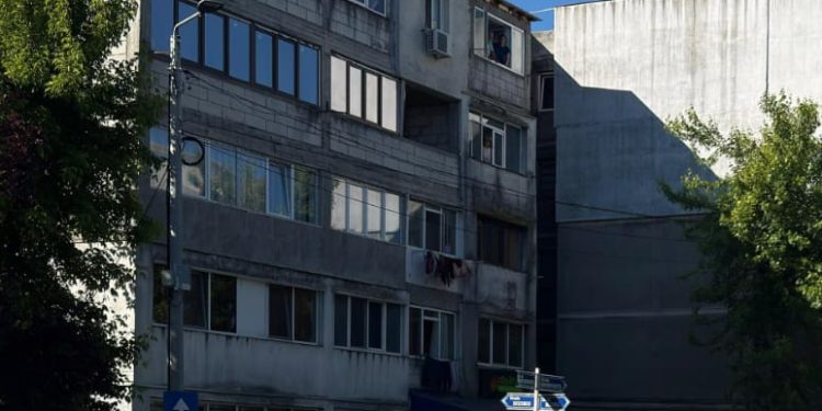 Accident rutier în cartierul Războieni din Pitești: autoturism răsturnat, o femeie rănită ușor