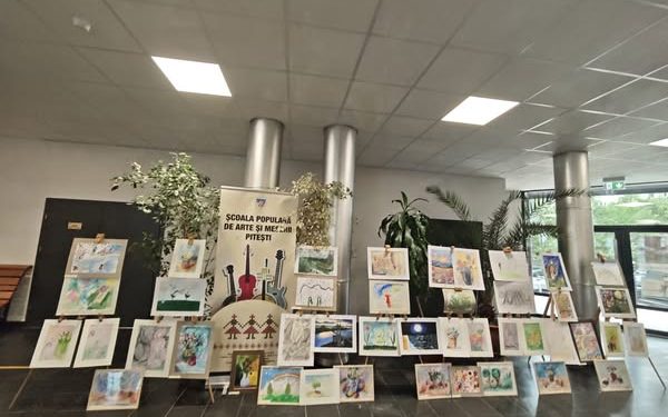 Expoziție de pictură și iconografie la Primăria Mioveni