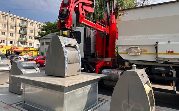 Colectare selectivă modernă în Găvana: 173 de containere îngropate, recepționate de primarul Cristian Gentea