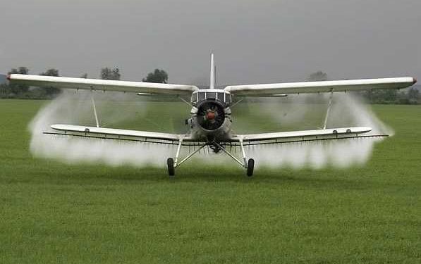 Dezinsecție în comuna Bradu. Primarul Dan Stroe anunță două sesiuni de tratamente aviochimice