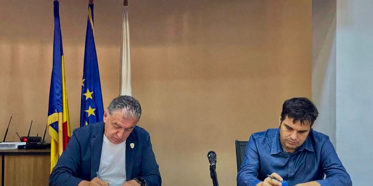 Noi contracte cu finanțare nerambursabilă pentru dotarea digitală a unităților de învățământ din Pitești!