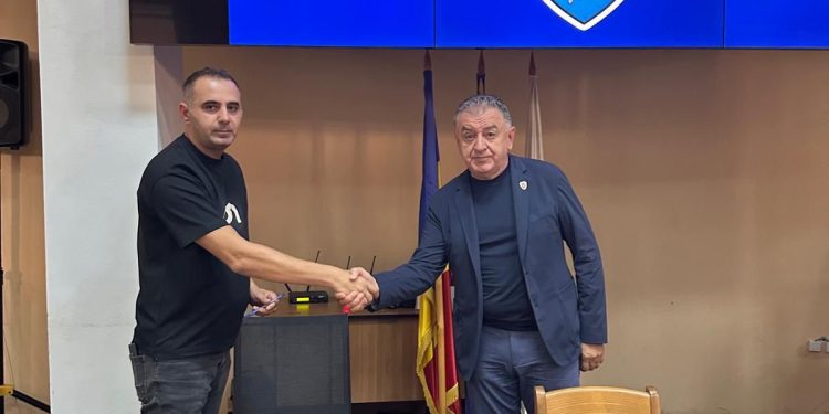 Primăria Municipiului Pitești continuă investițiile în infrastructura sportivă școlară!