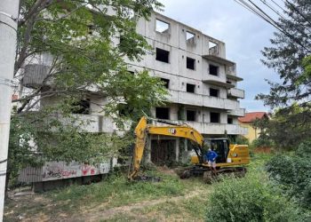 Municipiul Pitești demarează lucrările de demolare a imobilului „Bloc G1, nr. 25” din cartierul Tudor Vladimirescu!