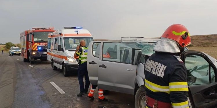 Accident grav în Argeș. O persoană a murit, iar alte șapte sunt rănite