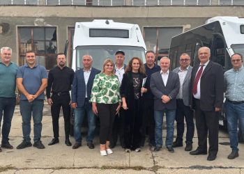 Ultimele microbuze electrice școlare, distribuite astăzi în județul Argeș