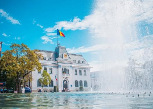 Spectacolele fântânii muzicale din Pitești se mută pe program de toamnă