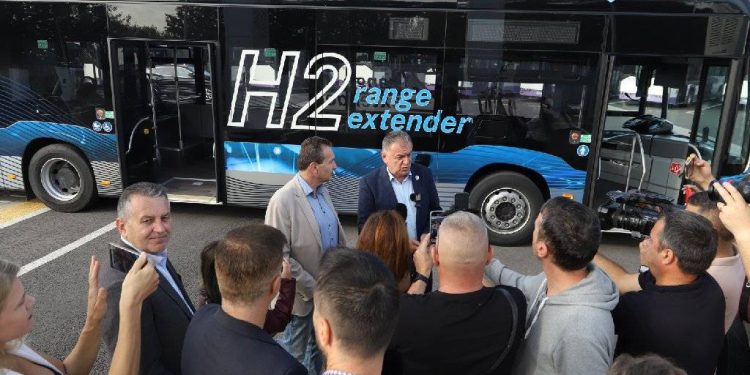 La Publitrans a fost prezentat în premieră noul autobuz Mercedes cu propulsie pe bază de hidrogen