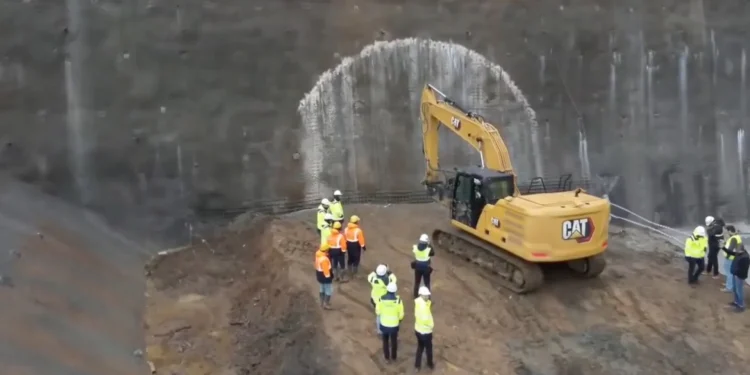 Autostrada A1 Sibiu – Pitești. Au început lucrările propriu-zise la tunelul Robești, amplasat pe secțiunea 2 Boița-Cornetu, anunță șeful CNAIR