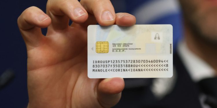 Pitești: Este disponibilă aplicația mobilă RoCEIReader care permite citirea rapidă a datelor din Cartea Electronică de Identitate