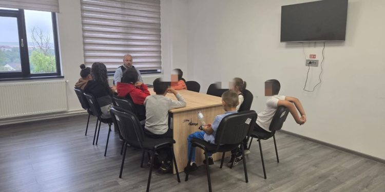 Pitești: Informare și educație pentru protejarea copiilor aflați în situații de risc!