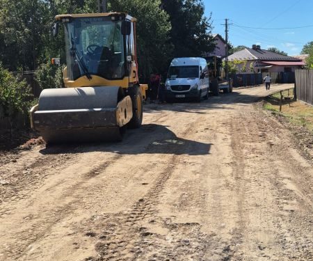 Stradă în asfaltare la Rociu