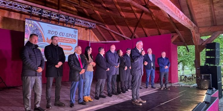 Ministrul Agriculturii, Florin Barbu, la Târgul „ROD CU SPOR” de la Golești, Argeș!
