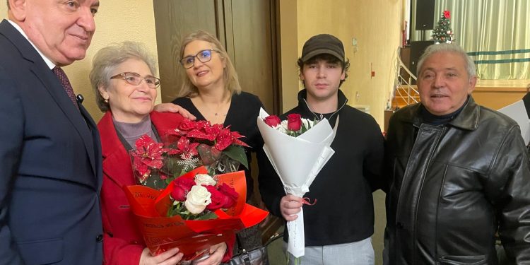 Povești de viață care inspiră o comunitate întreagă: 93 de cupluri premiate la Pitești