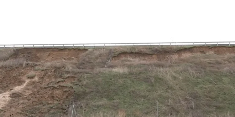 Drum Expres Craiova-Pitești. Alunecări de teren în urma ploilor