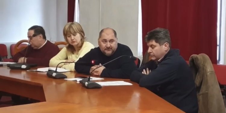 Străzile din Câmpulung, sub asediul gheții. Dezapezire „ceas”, doar în declarațiile lui Lasconi!