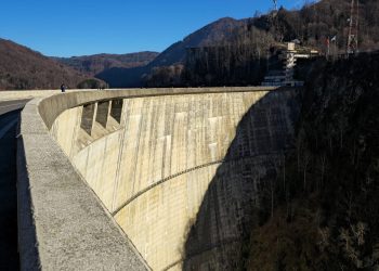Traficul peste Barajul Vidraru va fi închis temporar
