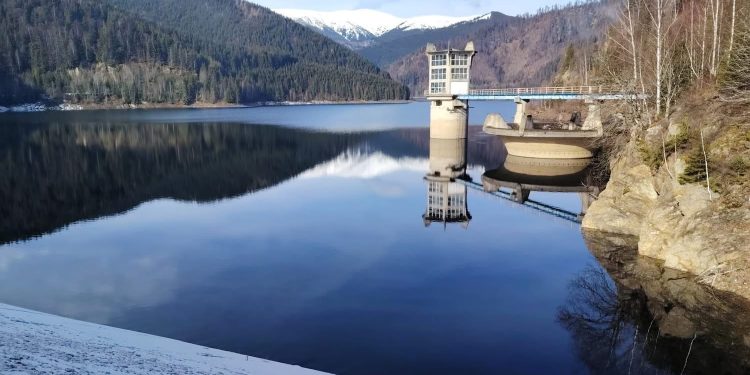 Lacul de acumulare Pecineagu, aproape de nivelul normal de retenție!