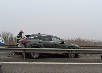 Autoturism căzut de pe o autoplatformă pe Autostrada A1, fără victime