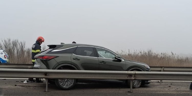 Autoturism căzut de pe o autoplatformă pe Autostrada A1, fără victime