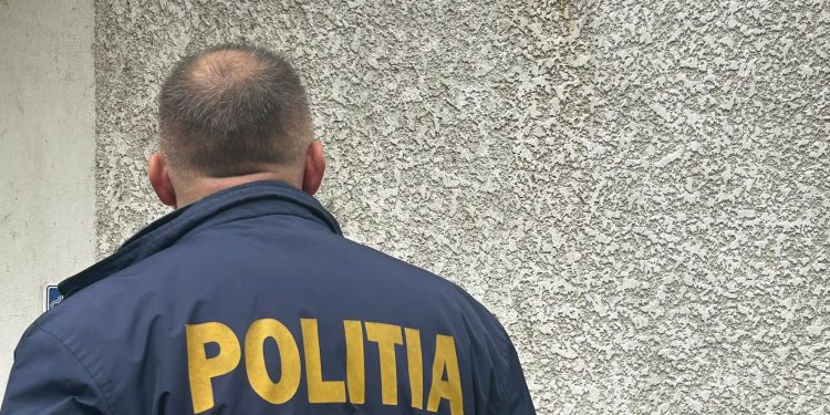 ”Obiect suspect” găsit de un polițist în timpul liber, în apropierea unui sediu bancar din Curtea de Argeș