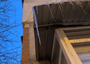 Pitești: ATENȚIE! Curățarea zăpezii, a gheții și a țurțurilor din dreptul locuinței sau al sediului unei firme este obligație legală