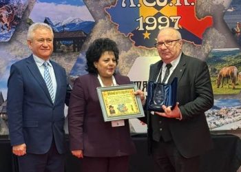 Primarul comunei Bascov, Gheorghe Stancu, prezent la sesiunea ordinară a Asociației Comunelor din România. Comuna a primit Ordinul de Merit „Dinu Săraru”