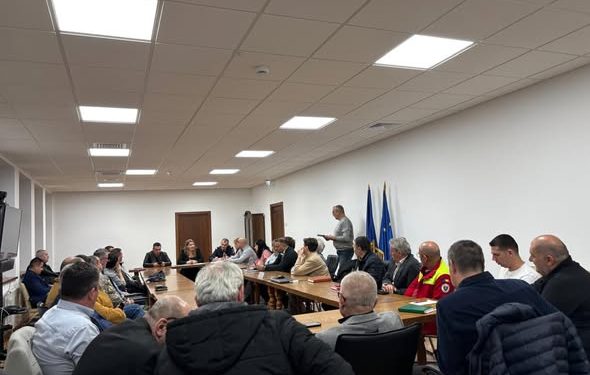 Prefectul Ioana Făcăleață a convocat Comitetul pentru Situații de Urgență pentru o poluare la Vidraru