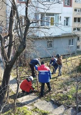 Pitești: Continuă acțiunile de eliberare a domeniului public din jurul blocurilor!