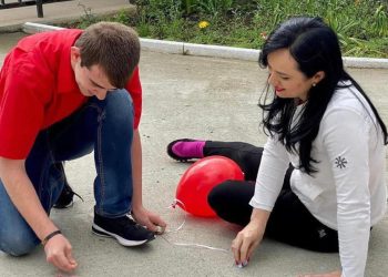 Deputat Simona Bucura-Oprescu: Tinerii din instituțiile de protecție socială vor beneficia de indemnizație până la 26 de ani dacă își continuă studiile sau muncesc!