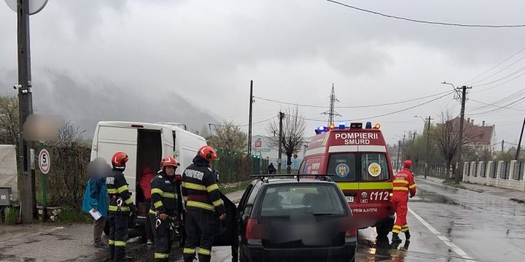 Accident rutier în Câmpulung: un minor a avut nevoie de îngrijiri medicale