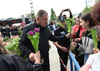 Edilul Cristian Gentea va împărți bulbi de lalea în Lunca Argeșului