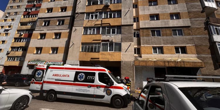 Tragedie în Pitești: copil decedat după ce a căzut de la etajul 4