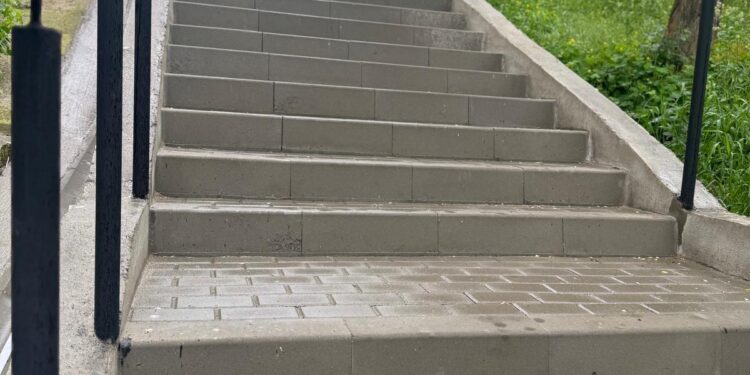 Acces pietonal mai sigur, în cartierul Nord: scările de pe strada Făgăraș, complet reabilitate!