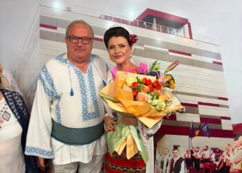 Spectacol de suflet la Bascov, de Ziua Iei. Steliana Sima și ansamblurile folclorice au ridicat sala în picioare