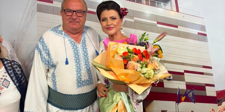 Spectacol de suflet la Bascov, de Ziua Iei. Steliana Sima și ansamblurile folclorice au ridicat sala în picioare