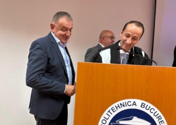 Cristian Gentea îl felicită pe Mihai Claudiu Covaliu pentru titlul de Doctor Honoris Causa acordat de Politehnica București – Centrul Universitar Pitești