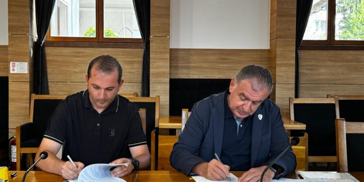 Semnarea contractului de execuție pentru proiectul „Consolidare, reabilitare și autorizare ISU – Sala Sporturilor Trivale”