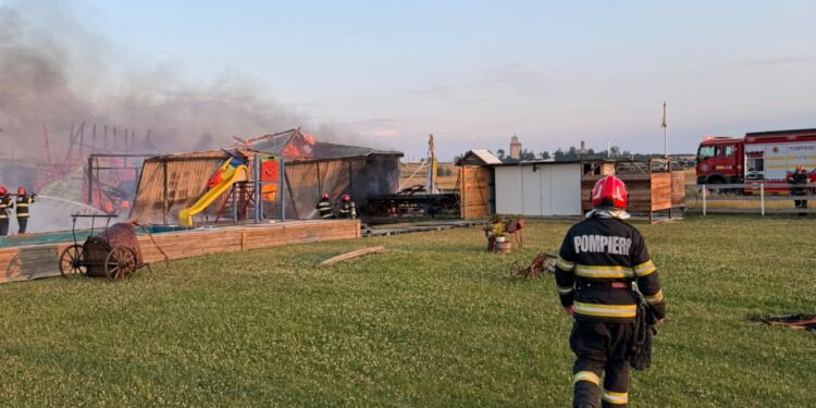 Incendiu la o magazie de furaje, în zona Conașu Iacob, comuna Albota