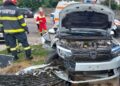 Accident la Bradu! O mașină a intrat în gardul unei locuințe