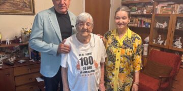 Respect pentru un secol de viață. Cristian Gentea a aniversat-o pe doamna Paraschiva Rădulescu la împlinirea a 100 de ani