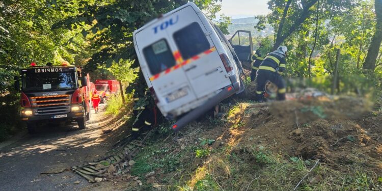 Accident cu microbuz la Câmpulung. O victimă a decedat