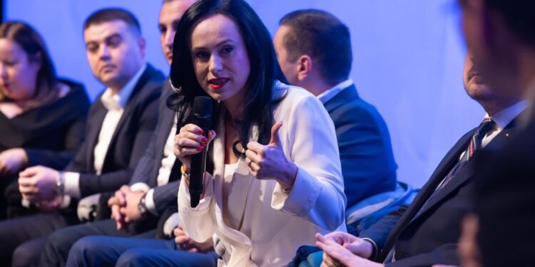 Simona Bucura-Oprescu: România nu poate fi construită prin economii făcute pe seama copiilor și a profesorilor