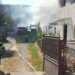 Incendiu puternic în Mihăești. Flăcările au cuprins acoperișurile a două locuințe și mai multe anexe
