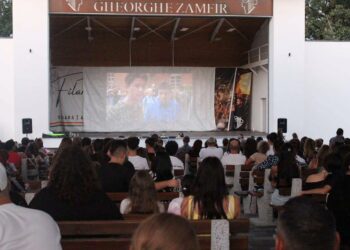 Cinema sub cerul liber continuă la Pitești. Film Fest revine cu o nouă seară dedicată familiilor