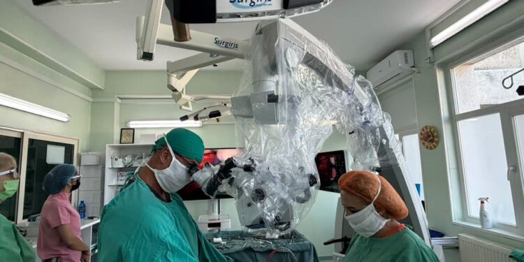 Microscop 3D de ultimă generație pentru Neurochirurgia de la Pitești. Echipamentul este deja testat în sala de operație, iar Conducerea SJU Pitești pregătește achiziția