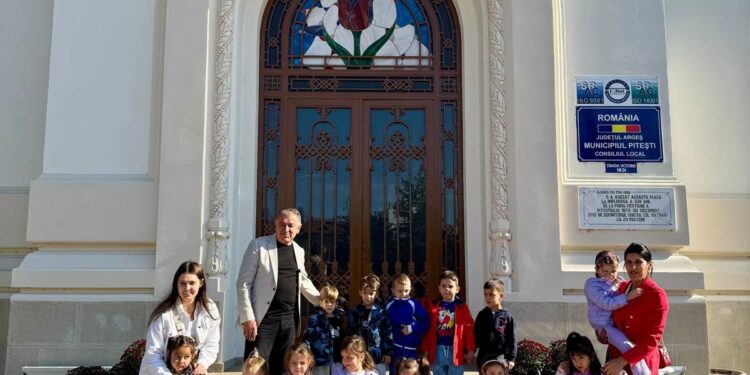„Furnicuțele” au venit în vizită la Primăria Pitești!