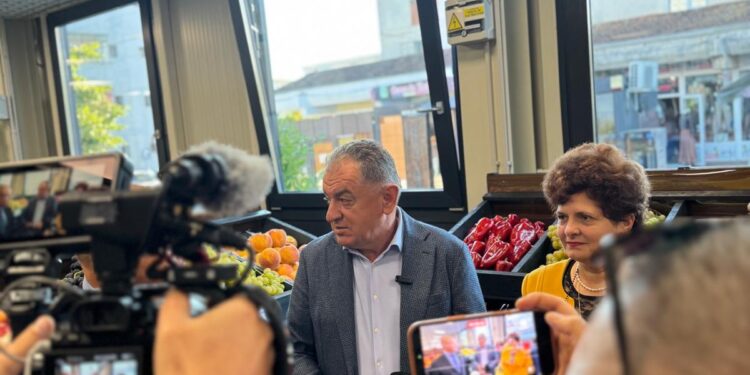 Piața Traian din Pitești s-a redeschis. Cum arată noile spații pentru comercianți