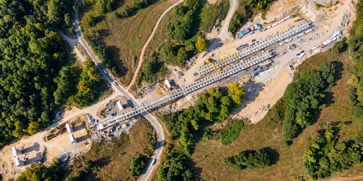 Autostrada Sibiu–Pitești: tablier de peste 3.600 de tone, lansat la Viaductul 23
