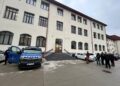 Incident grav la un liceu din Pitești! Un elev ar fi venit cu o macetă și ar fi rănit un coleg